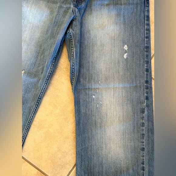 Cremieux Jeans Mens 33x34 Relaxed Fit Blue Denim Distressed Jeans - Picture 8 of 10